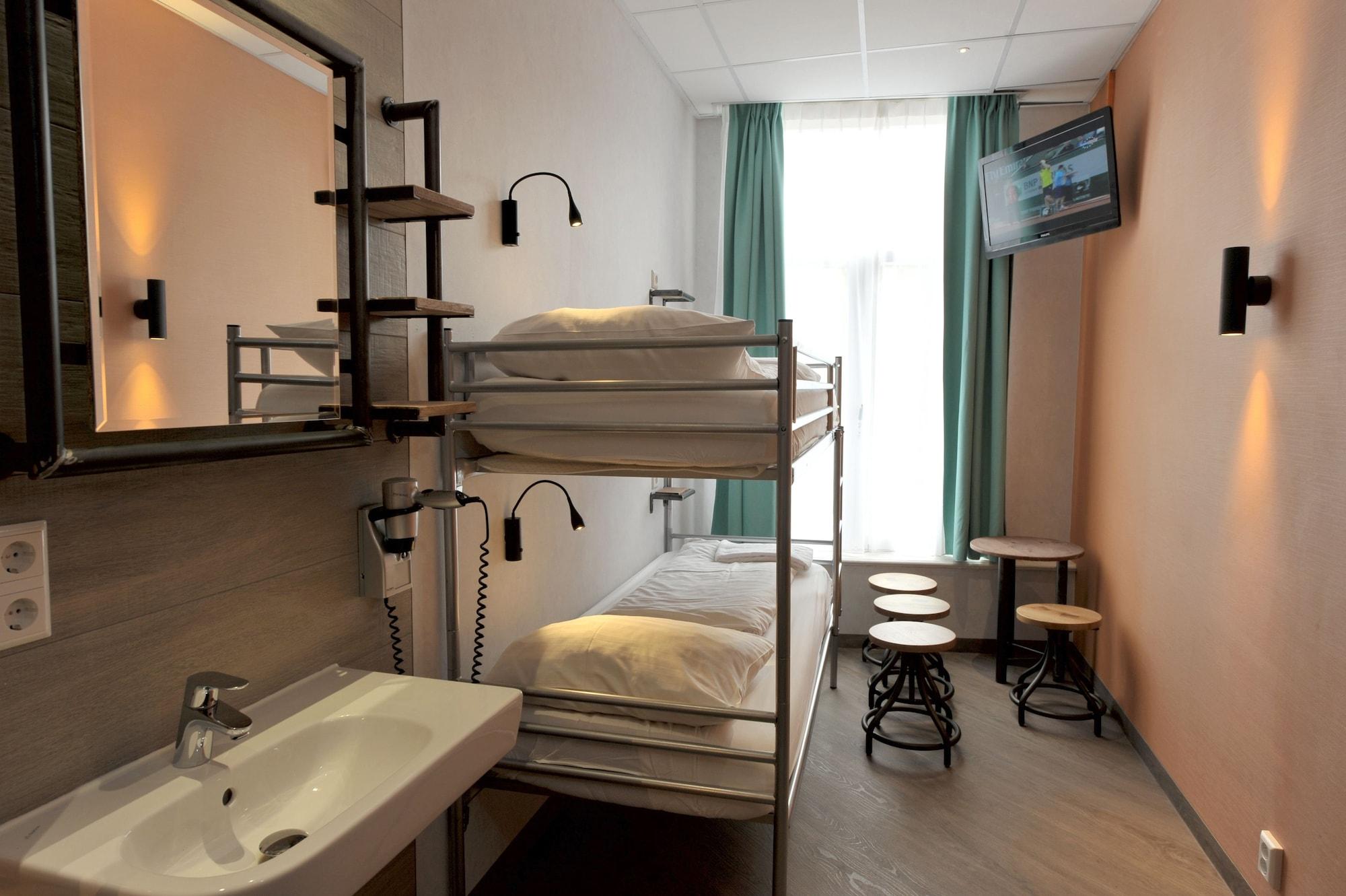 Hotel Budget Tourist