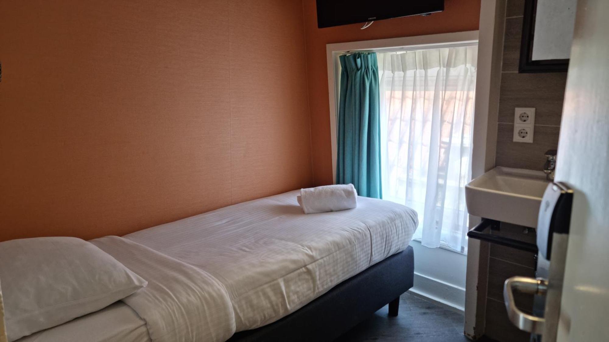 Tourist One Hotel